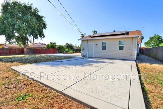 Building Photo - 2500 51st Ave