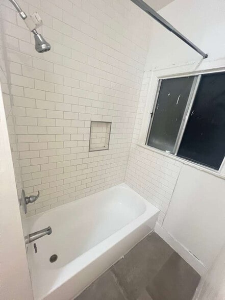 Building Photo - 904 S Catalina St