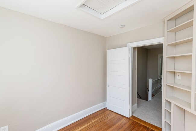 Building Photo - 1525 Elliot Pl NW