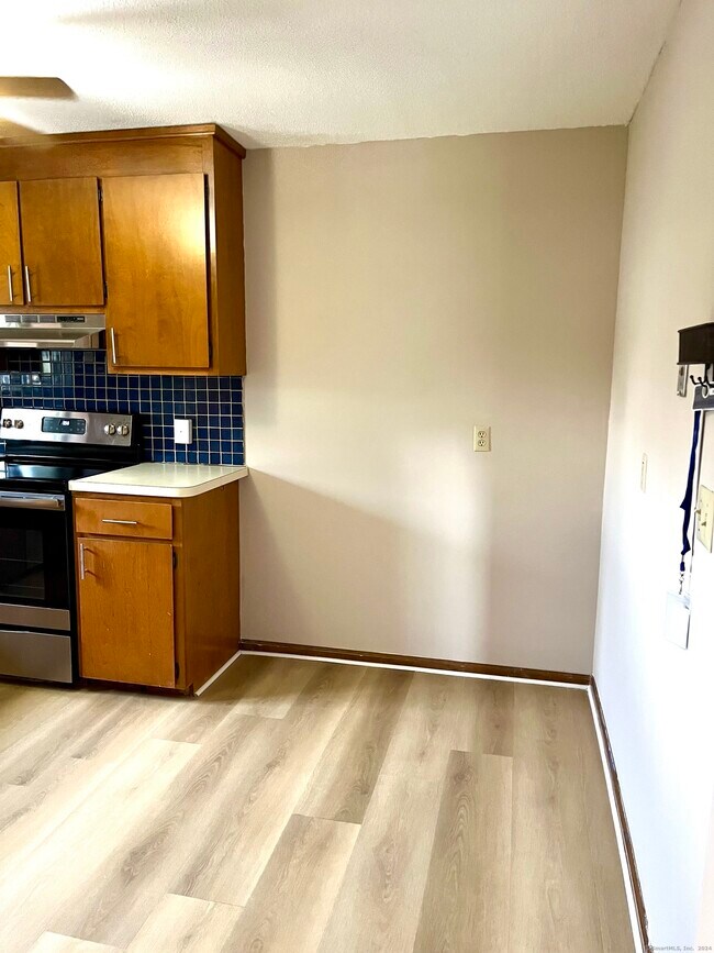 Building Photo - 1509 Summer Hill Dr