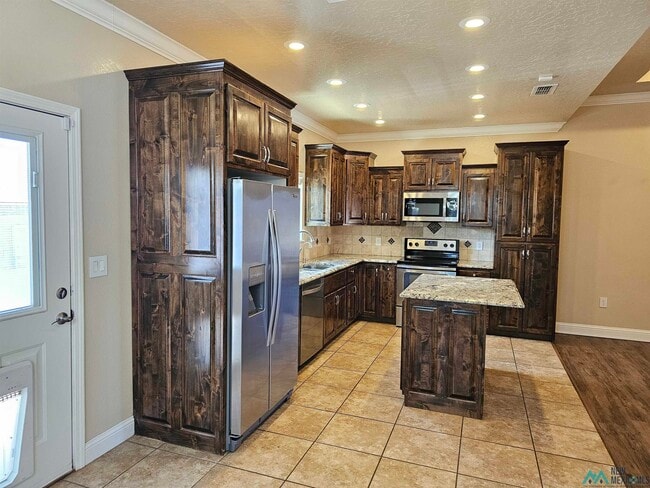 Building Photo - 209 Almond Tree Ln