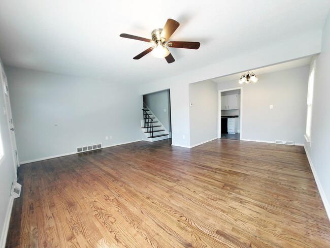 Building Photo - 3 Bed - 1.5 Bath Split-Level for Rent in I...