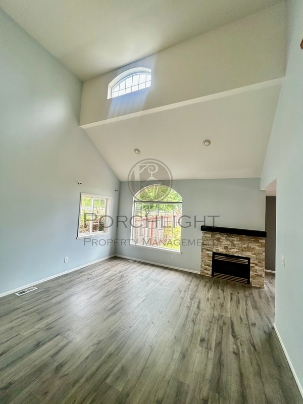 Building Photo - 804 E Maberry Dr