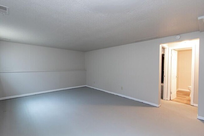 Building Photo - 3821 N Wittfield St