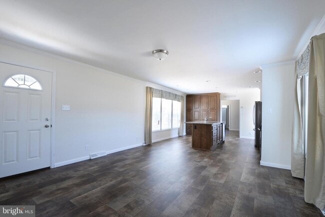 Building Photo - 41 Edgewater Dr