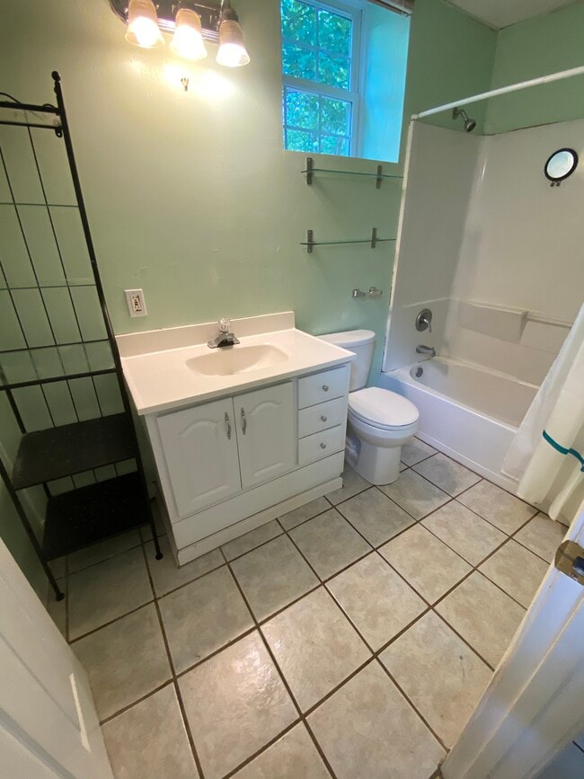 Building Photo - 2261 Capehart Cir NE