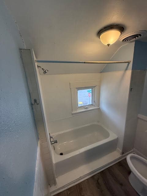 Building Photo - 425 Stanley St