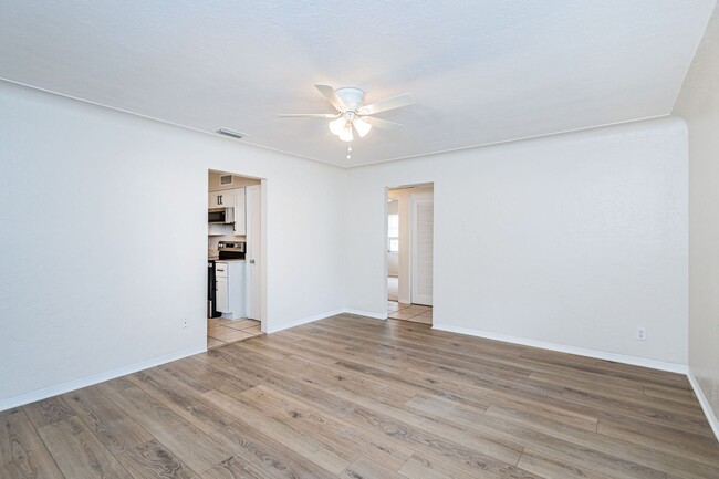 Building Photo - Central Gulfport - 3 Bedroom 2 Bath Home