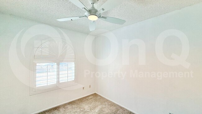 Building Photo - 8960 W Royal Palm Rd