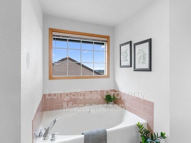 Building Photo - 15926 SW Hampshire Terrace