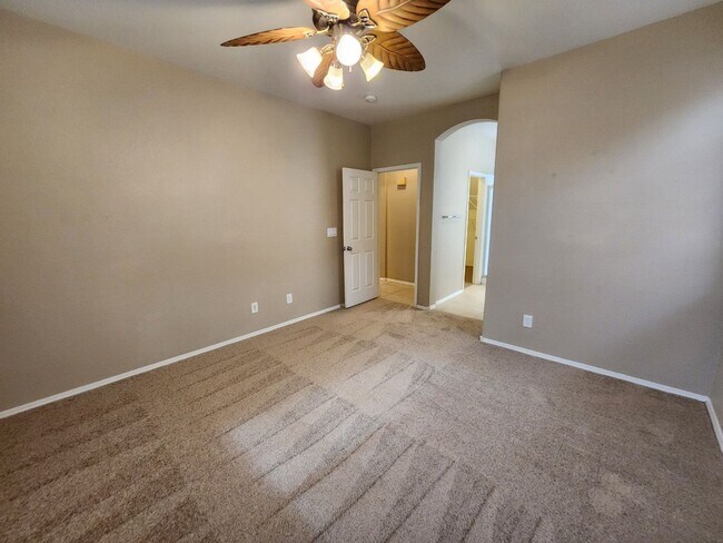 Building Photo - Charming 3 bedroom home with great curb ap...