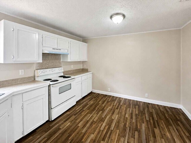 Building Photo - 11919 Kingslake Forest Dr
