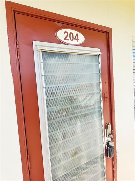 Building Photo - 204 Brighton E