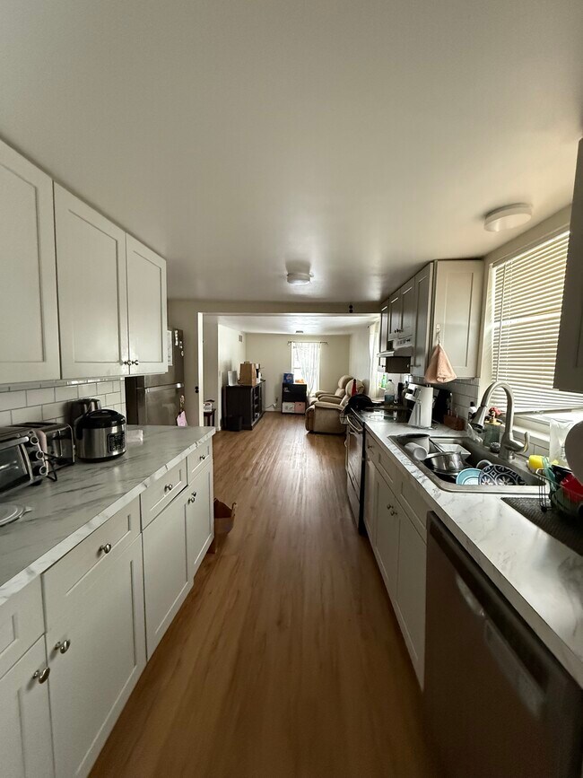 Building Photo - 45 Hazel St