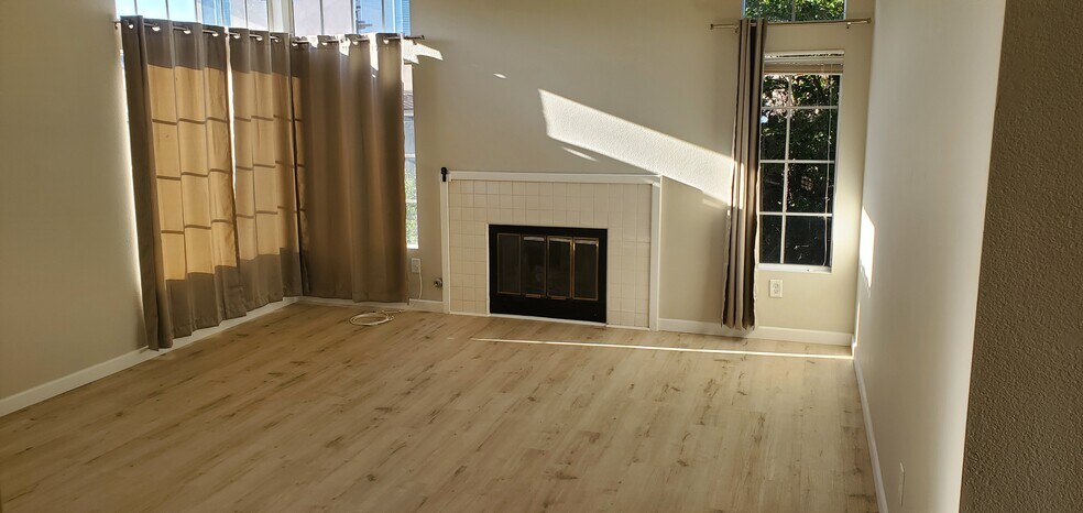 Building Photo - 25422 Lavender Cir
