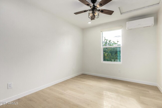 Building Photo - 1606 W Keim Dr