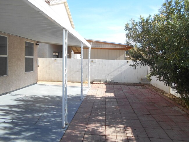 Building Photo - 4-Bedroom Rental Home with Modern Amenities