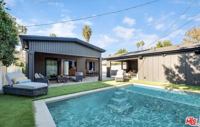 Building Photo - 622 N La Jolla Ave