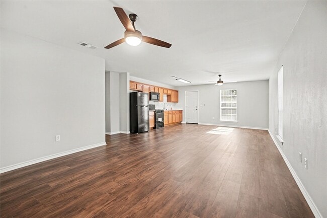 Building Photo - 326 S Bell Dr