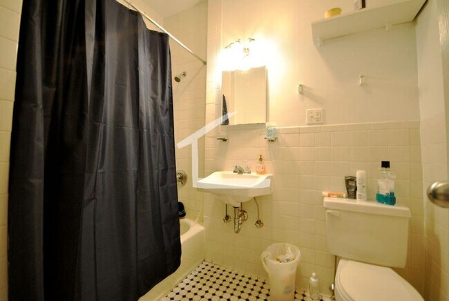 Building Photo - 1950 Beacon St #3 Boston MA 02135