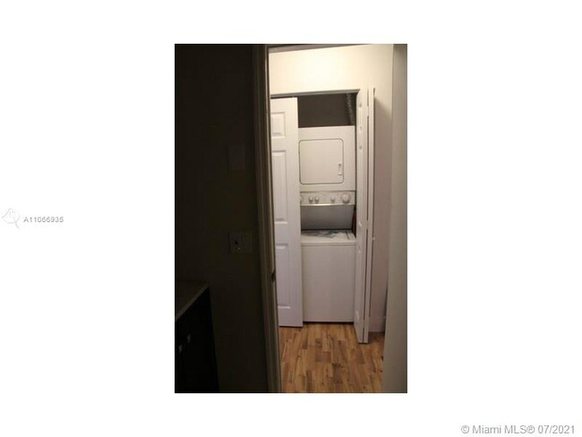 Building Photo - 1406 Arpeika St