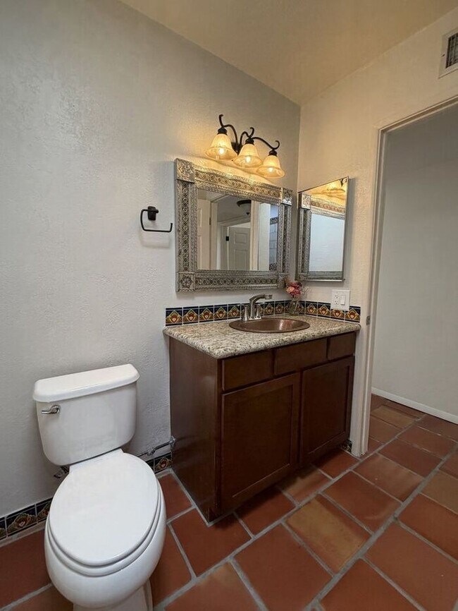 Building Photo - Stylishly Remodeled 2-Bedroom 2 Bath Townhome in Pueblo Villas