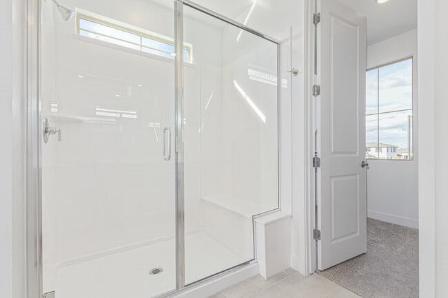 Building Photo - 713 W Longwood Dr