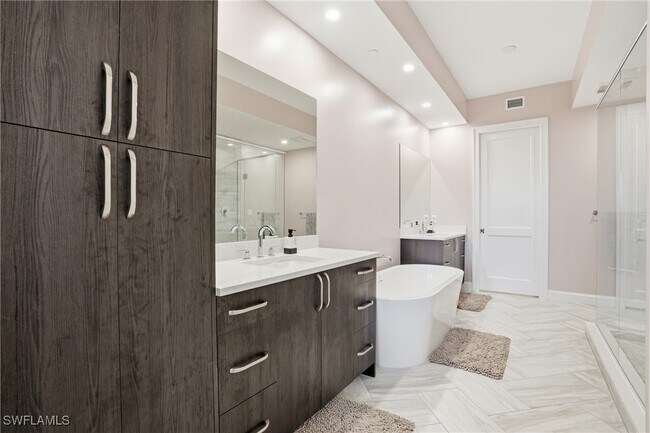 Building Photo - 1125 Central Ave