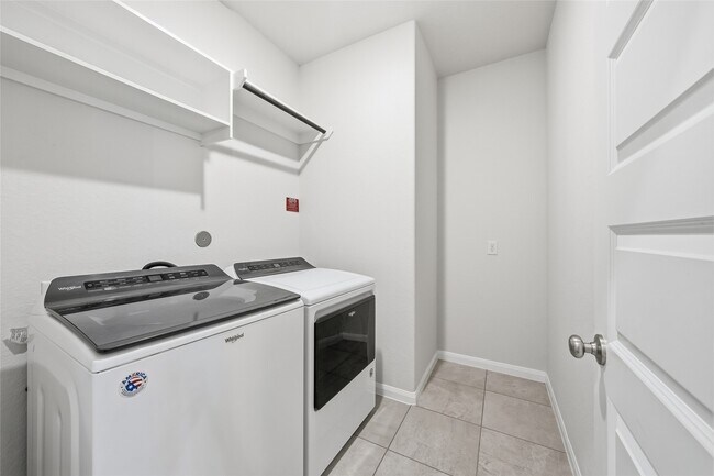 Building Photo - 7035 Toluca Dr