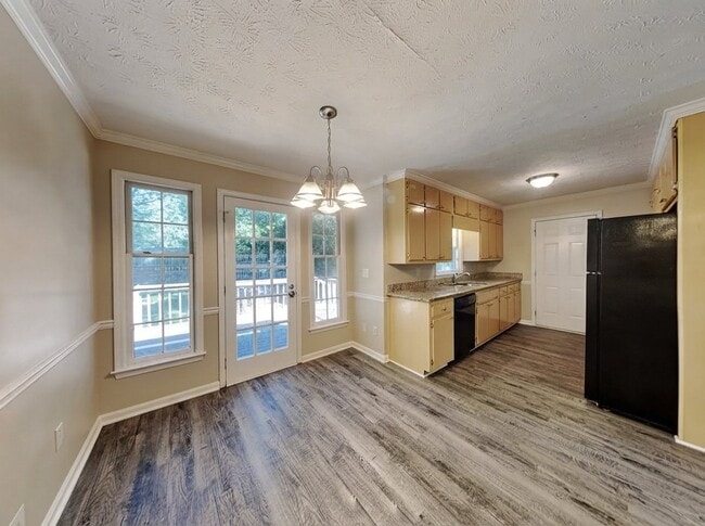 Building Photo - 1901 Pond Ridge Ct