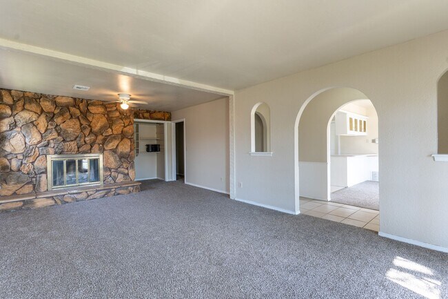 Building Photo - Spacious Rent to Own in South OKC!