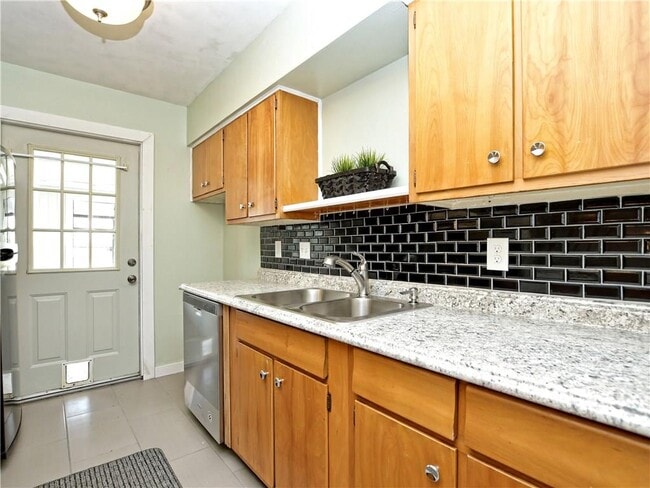 Building Photo - 1406 Green Forest Dr