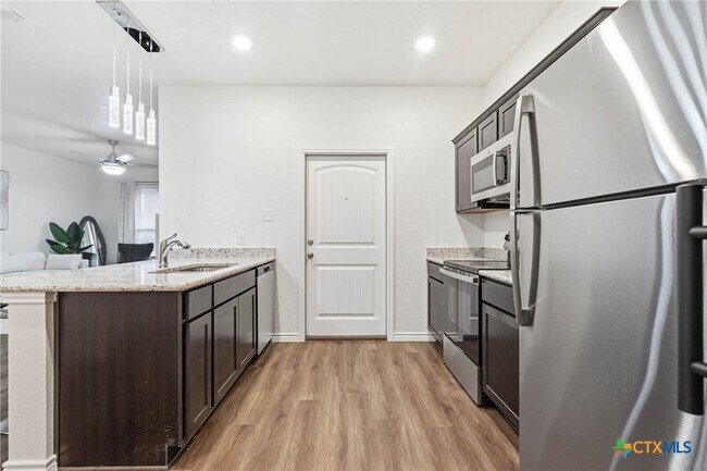 Building Photo - 5200 Rose Petal Ct