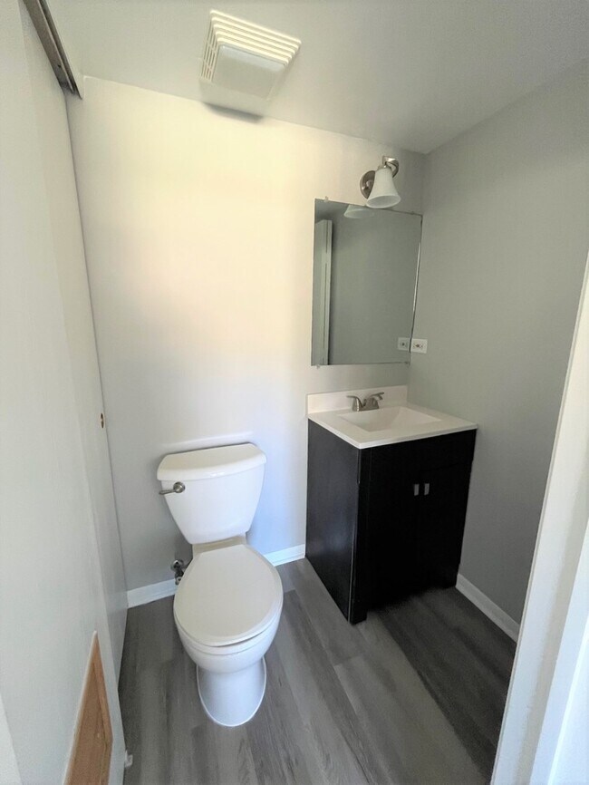 Building Photo - 1504 W Jefferson Ave