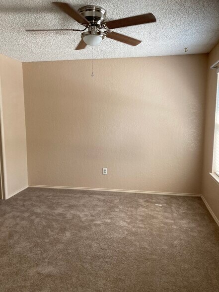 Master bedroom - 505 Pecan Acres Ct