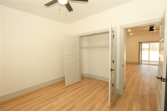 Building Photo - 655 N Genevieve Ave