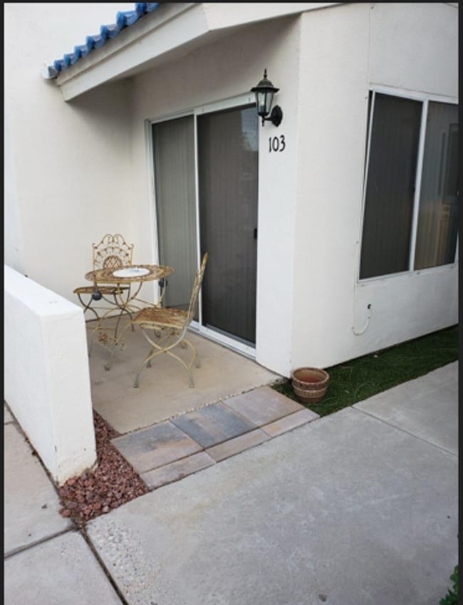 Building Photo - Furnished - 2 bed / 1.5 Bath Available for...