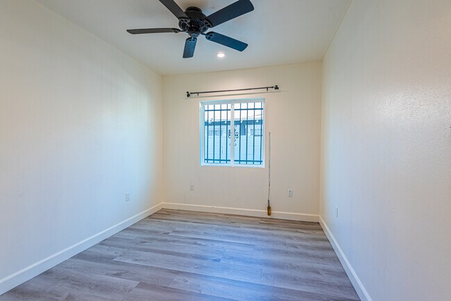 Building Photo - 603 W 49th St