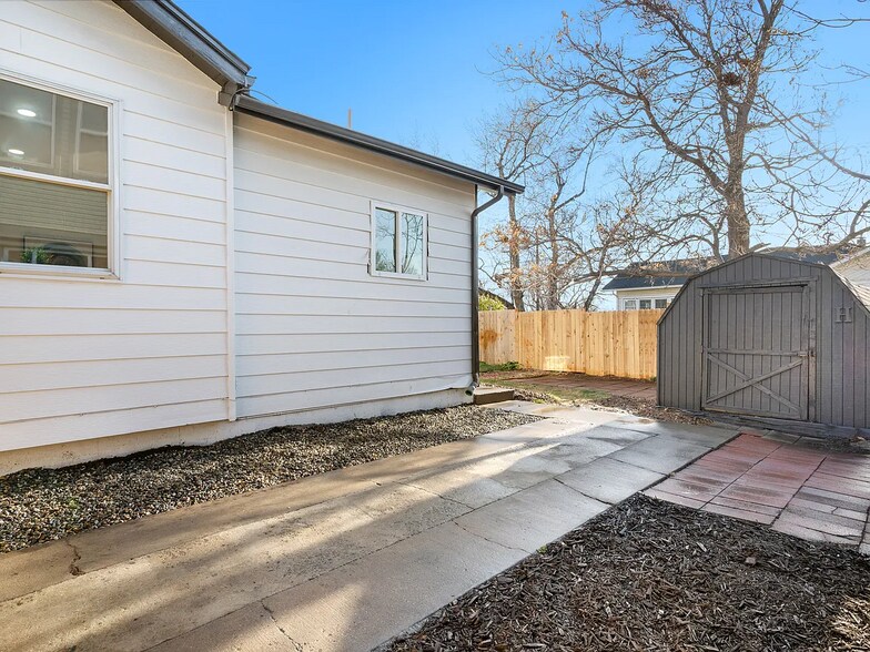 Building Photo - 3073 S Elati St