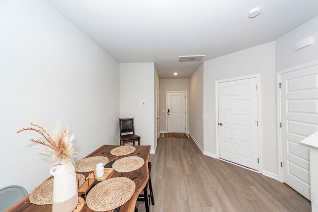 Building Photo - 3 Bedroom 2.5 Bath Single Family Home in W...