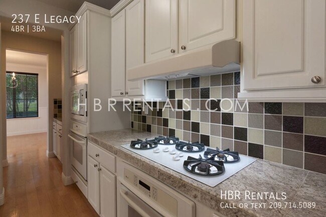 Building Photo - WICKLUND Village 4 Bedroom Home - Gated Dr...
