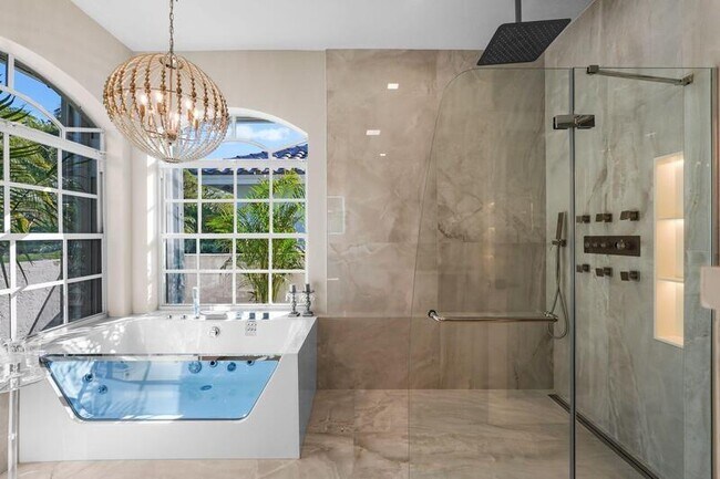 Building Photo - 7686 La Corniche Cir