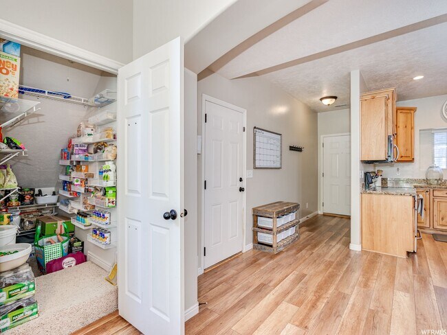 Building Photo - Beautiful Riverton Townhome in Gated Community w 1 car garage attached