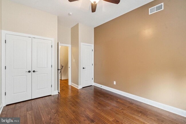 Building Photo - 719 E Thompson St