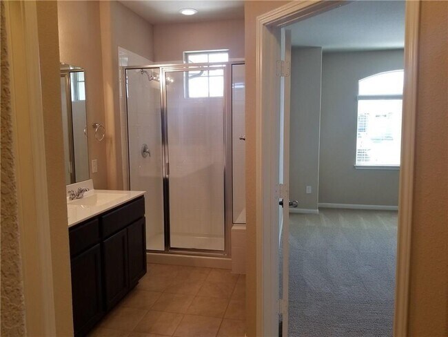 Building Photo - 2880 Donnell Dr