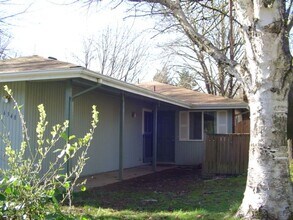 Building Photo - Thurston area 2 bedroom, one-level duplex