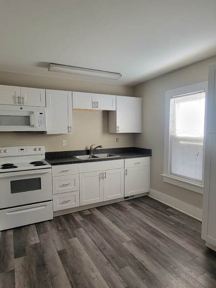 Primary Photo - 1049 Dreher Ave