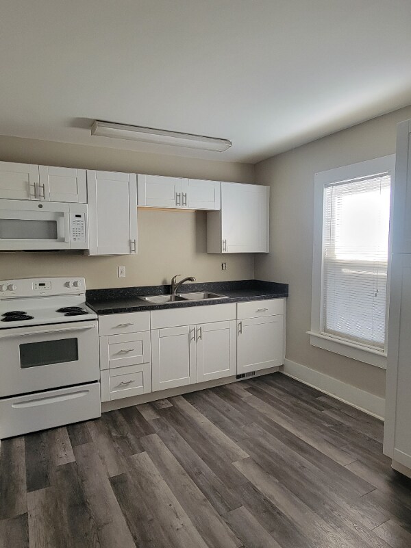 Building Photo - 1049 Dreher Ave