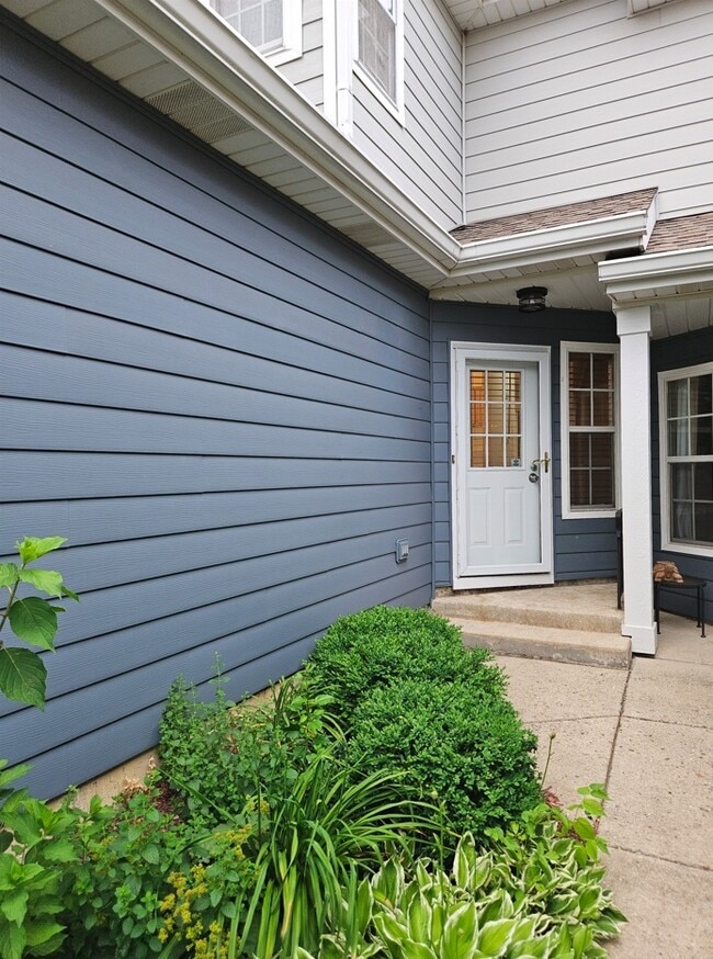 Building Photo - 519 Woodcrest Dr