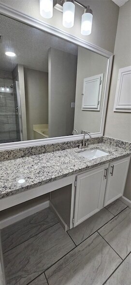 Building Photo - 12718 Hilltop Dr